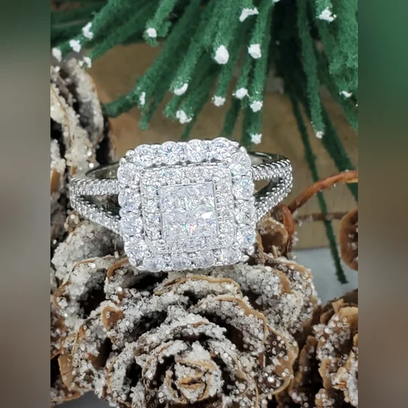 Beautiful Sparkle Zirconian Ring Stamped S925 NEW - Picture 3 of 5